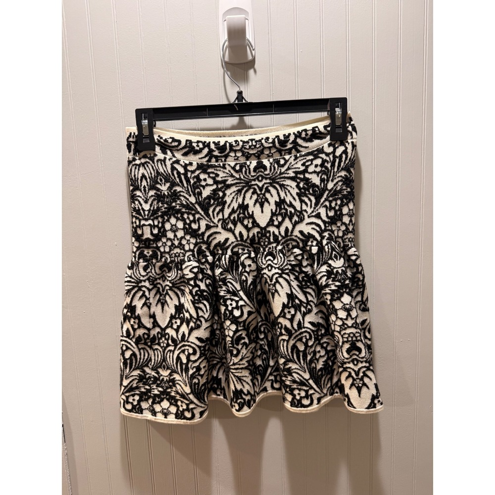 BCBGMAXAZRIA Black White Damask Jacquard Knit Ruffle Mini Skirt Womens Size S